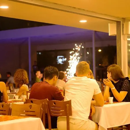 Ξενοδοχείο Emily Rose 3*